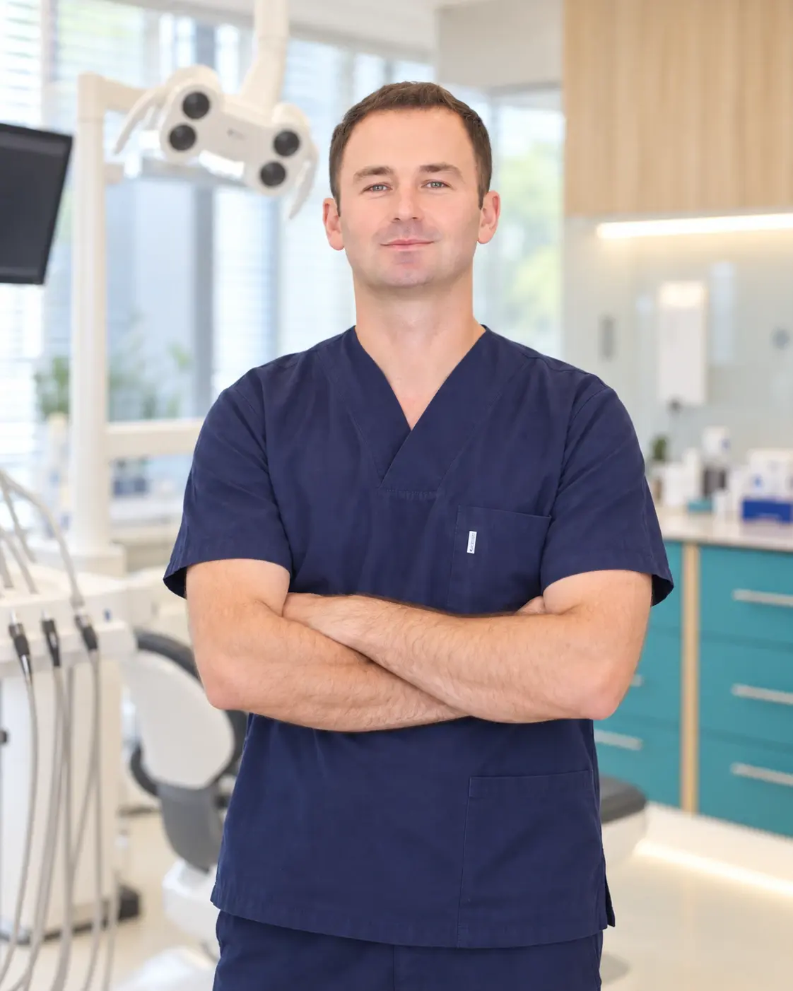 Dr. Ardian Sh. Kuçi, specialist i kirurgjisë orale dhe implantolog, në ordinancë